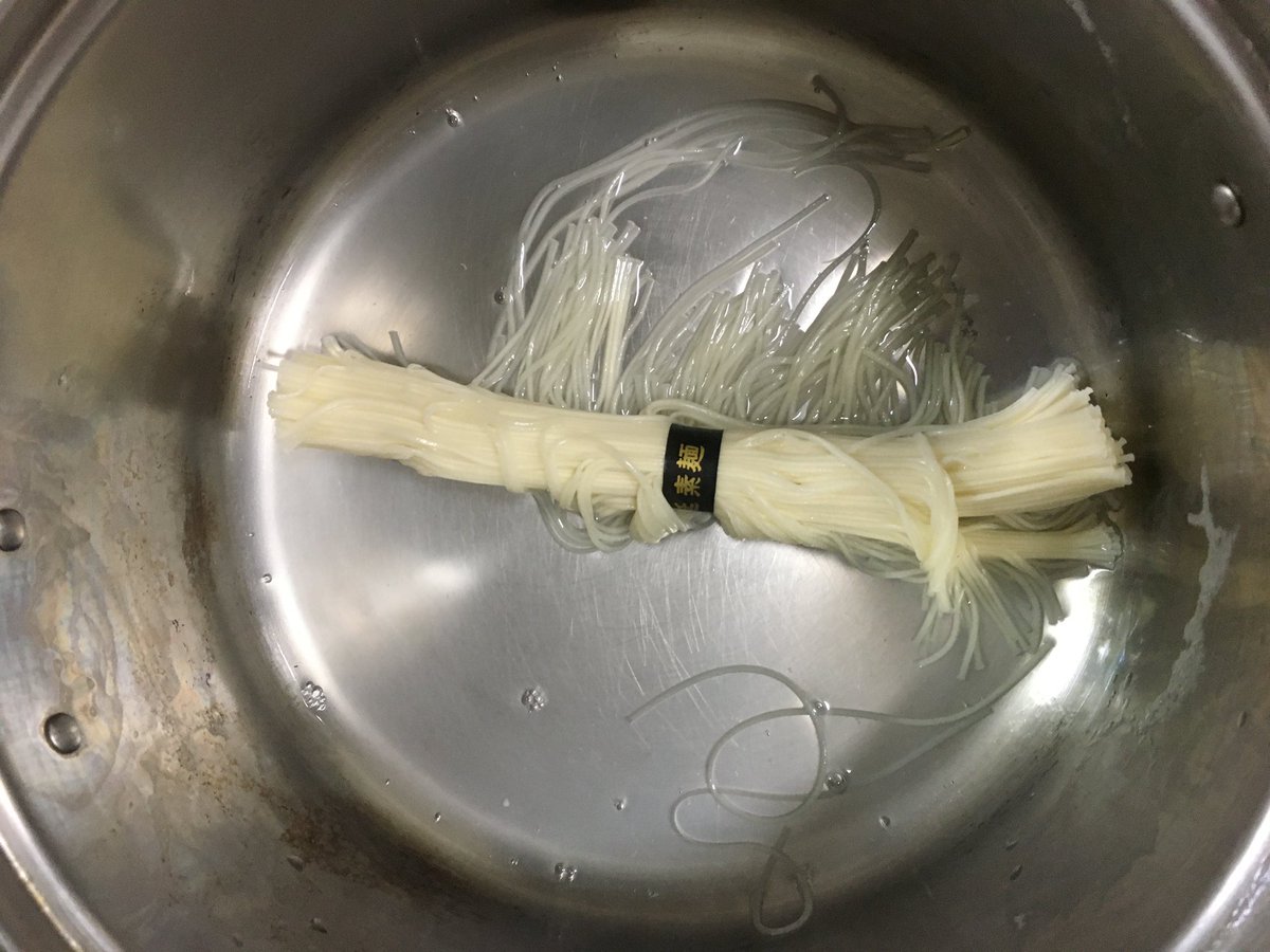 絶対やらないでください そうめんの紙のオビ 取るのが面倒なのでそのまま茹でてみたら 大変なことになった話 Togetter