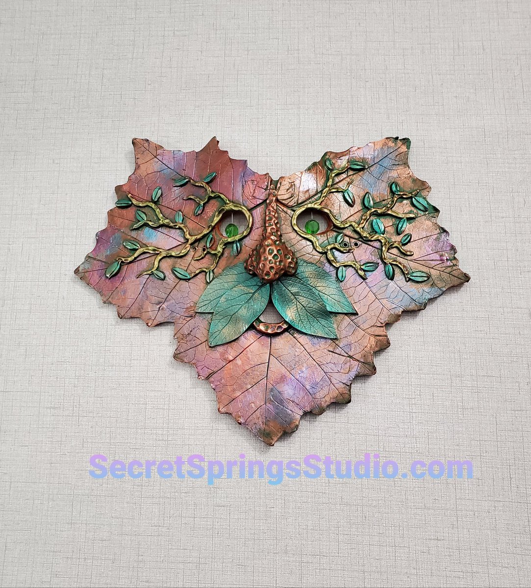 secret_springs's tweet photo. Celtic inspired leaf spirit made from a sycamore leaf picked at the Manassas Battlefield. #SecretSpringsStudio #amandarobinsonart #makingart #gardenart #fantasyart https://t.co/l7KIZP771N