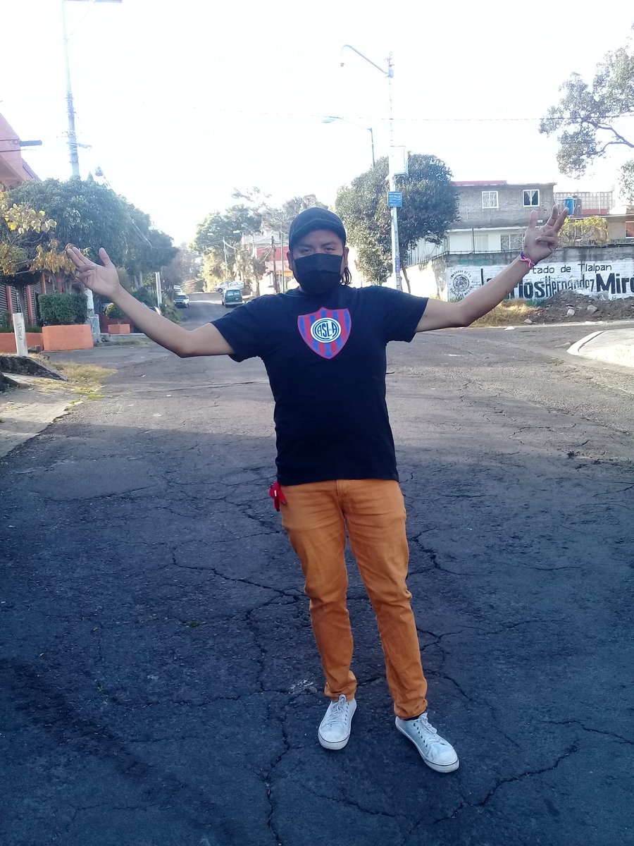 CuervoKaizer's tweet photo. @dretedesco @AnaMaraAguirr13  #SiALaLeyDeRezonificacion yo desde la ciudad de mexico afuera de mi casa apoyando la LEY DE REZONIFICACION que me gritaron loco!!! No me importa SI ESTOY LOCO PERO POR MI AMADO CICLON https://t.co/NKNZRSJQjz