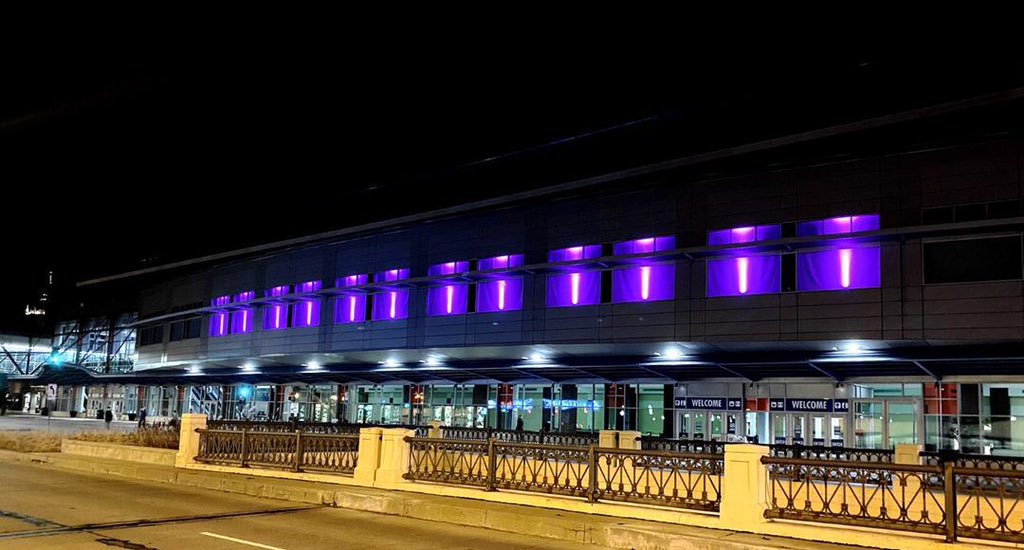 Tonight we are lit purple as we stand with the local community to remember the 3,000+ Minnesotans that we’ve lost to COVID-19 and to support the healthcare industry and its workers that are tirelessly battling this pandemic each and every day #UnitedAtRiverCentre #MNtogether