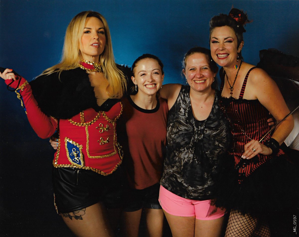 chelsea_hamner's tweet image. #ThankYouSupernatural #Supernatural @clhamner #SPNFamilyForever