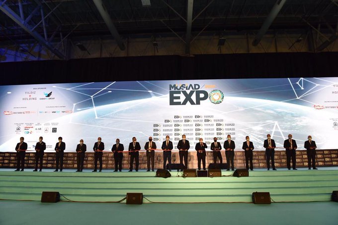 minecofinanzas's tweet photo. #EnFotos || Presidente de Deik, Altuğ Ahmed, visita el stand de #Venezuela en la #ExpoMusiad2020, donde es recibido por el vicepresidente Ejecutivo de @BancoexVE, Rafael Hernández, la Cónsul General, Lissett Hernández y los gerentes Daniela Bermúdez y José Bermúdez. https://t.co/BmoOUbkP1M