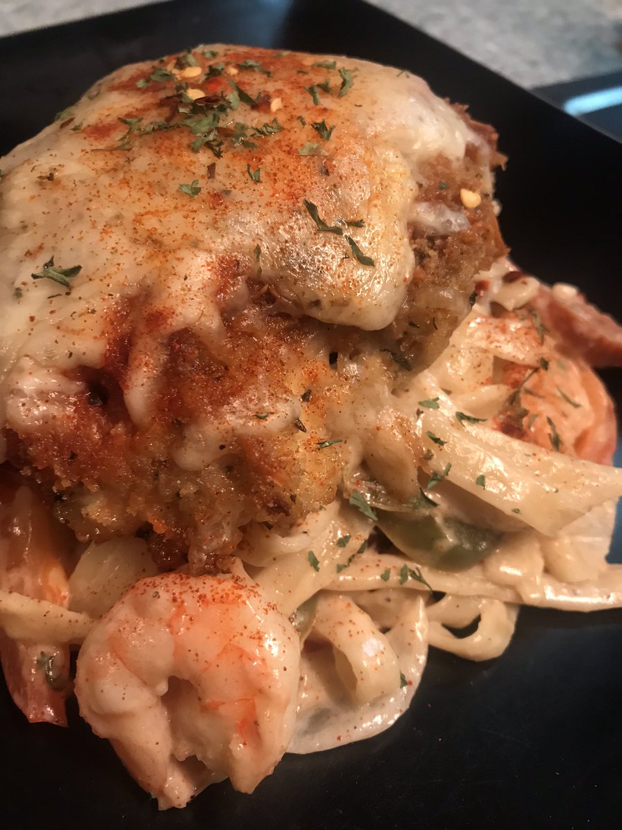Chef_VNell's tweet photo. Shrimp &amp; Andouille Cajun Pasta w/Spicy Chicken Parmesan #chefvnell #cheflife #foodnetwork #greatfood #creolefusion  #creolefood #chefworld #truecooks  #cajunfood #neworleansfood #foodnetworkmagazine #jamesbeard #goodfoodgoodlife #chefstable#ironchef#michelinstar https://t.co/6hPIZLPBTa