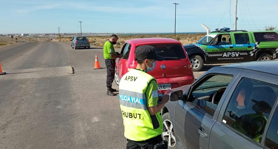 APSVChubut's tweet photo. #RAWSON 
3 ALCOHOLEMIAS POSITIVAS Operativos de fiscalización en el ing a Playa #Magagna, trabajo conjunto entre la Subsec de Seg Vial |#APSV y Policía del #Chubut. https://t.co/OjkW1Jg4Xp