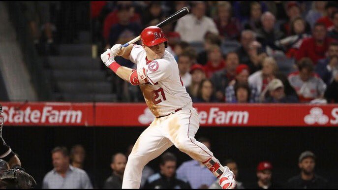 baseballshit's tweet image. Bottom 9, 2 outs, Bases loaded, Down by 3. Who would you rather have at the plate? 🤔 

Retweet for Barry Bonds
Favorite for Mike Trout