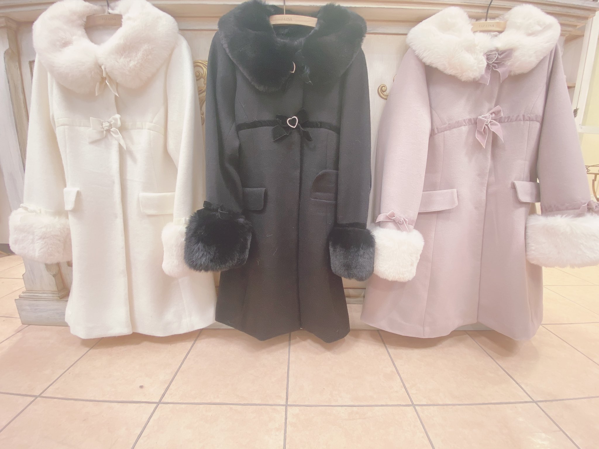 LIZLISA ファー付きリボンコート LIZ LISA - ☆リズリサLIZLISA☆襟＆袖口ファー☆トリプルリボン