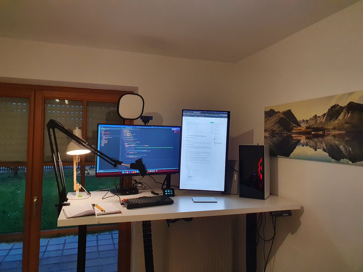 Um 9 Uhr startet unser Workshop zu #Serverless in <a href="/Azure/">Microsoft Azure</a> beim #devspace.  <a href="/martin_jib/">Martin Brandl</a> und ich freuen uns auf euch. Die Technik läuft!