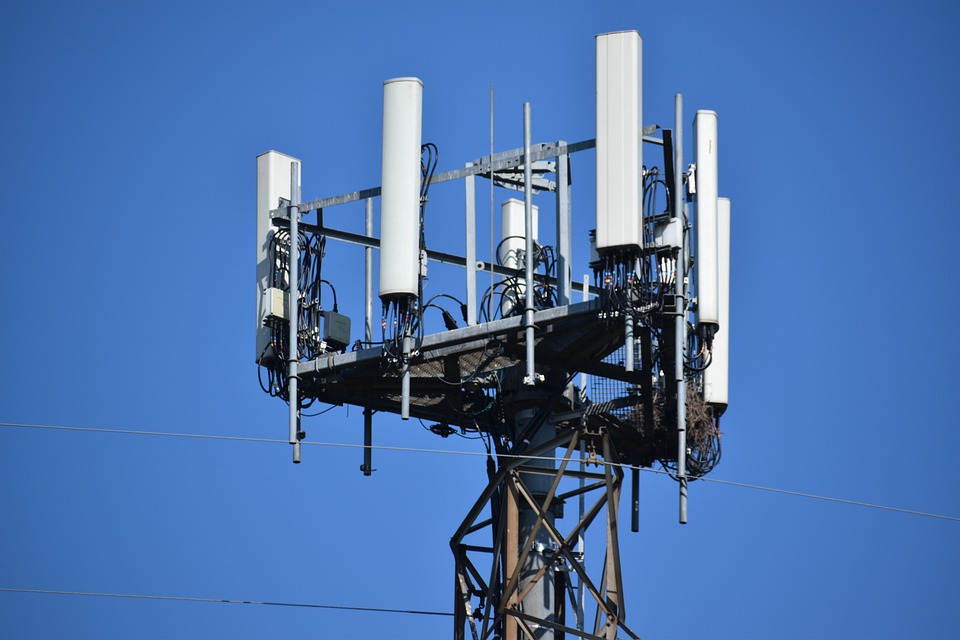 Nice sera la première grande ville à lancer la 5G dès ce midi: 50% de la population sera couverte.
Info à écouter sur nos antennes partenaires dans les Alpes-Maritimes
#Nice06 #Cotedazur #SmartRadio #technologie #telephonie https://t.co/sGlam2lqEM
