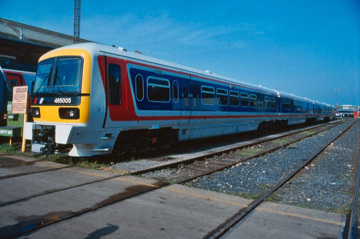 GregMorseDPhil's tweet photo. Morning all. Class 465s = 'Networker' units built by BREL, ABB and Metro-Cammell 1991-94. They worked Network SouthEast services until privatisation. Here's a David Glasspool shot of 005 at the Eastleigh Works open day on 27/09/92, via the excellent https://t.co/K1j4zOK22v site. https://t.co/Gibm962Y92