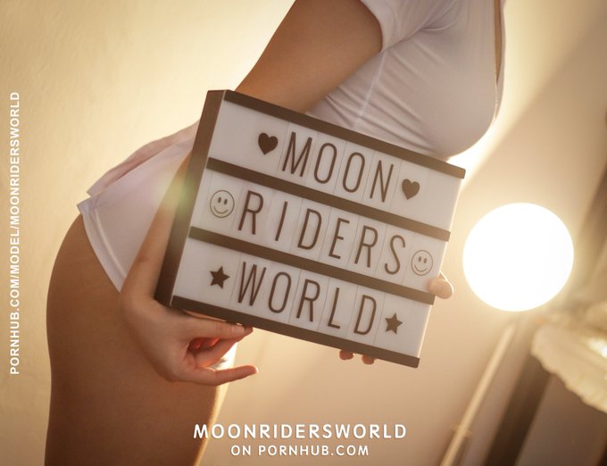 🌕:  还记得我的小粉丝 ❤️ 可以comment留言我的名字吗? Riders说那么久没更新, 没人记得了. 我不信😤  📽️多几天会上爱爱新片🔞敬请期待😘  #moonridersworld #pornhubmodel<a href="/tag/pornhubmodel"class="tags"><span>#pornhubmodel</span></a><a href="/tag/moonridersworld"class="tags"><span>#moonridersworld</span></a><a href="/tag/lifetoughsexm"class="tags"><span>#lifetoughsexm</span></a>