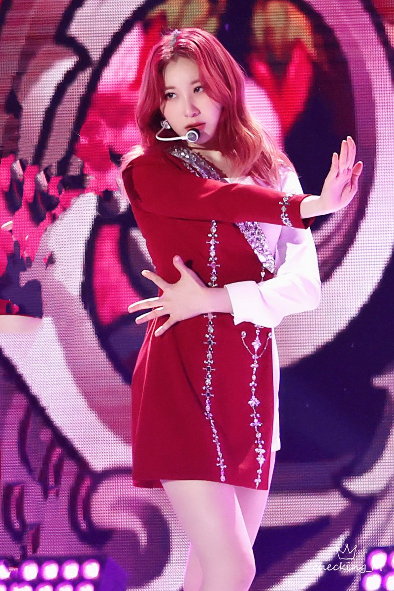 checking_M's tweet image. 201116  음악중심 🦢🦢 HQ

🦢♥️
#IZONE #이채연 #Leechaeyeon #イチェヨン #Dear_이채연