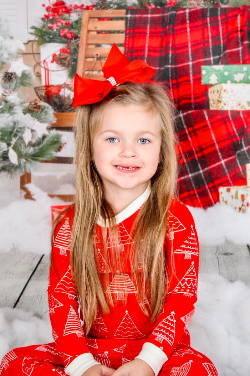 kristinkate7's tweet photo. next Christmas we will have another little Hayes to love, ahhh i’m excited ❤️❤️❤️❤️ https://t.co/vexsZKmCjQ