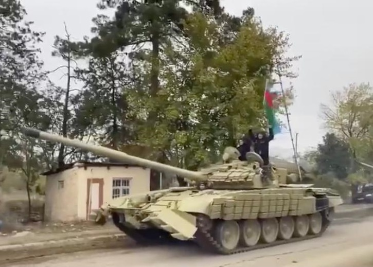 Kahraman #Azerbaycan Ordusu, Karabağ’da elde ettiği zafer sonrası yapılan anlaşma kapsamında #Ağdam’a girdi. Azerbaycan 30 yıl sonra işgale uğramış öz topraklarına kavuşuyor. Önümüzdeki süreçte de Can Azerbaycanın yanında olmaya devam edeceğiz. 
#TekMilletİkiDevlet 🇹🇷🇦🇿