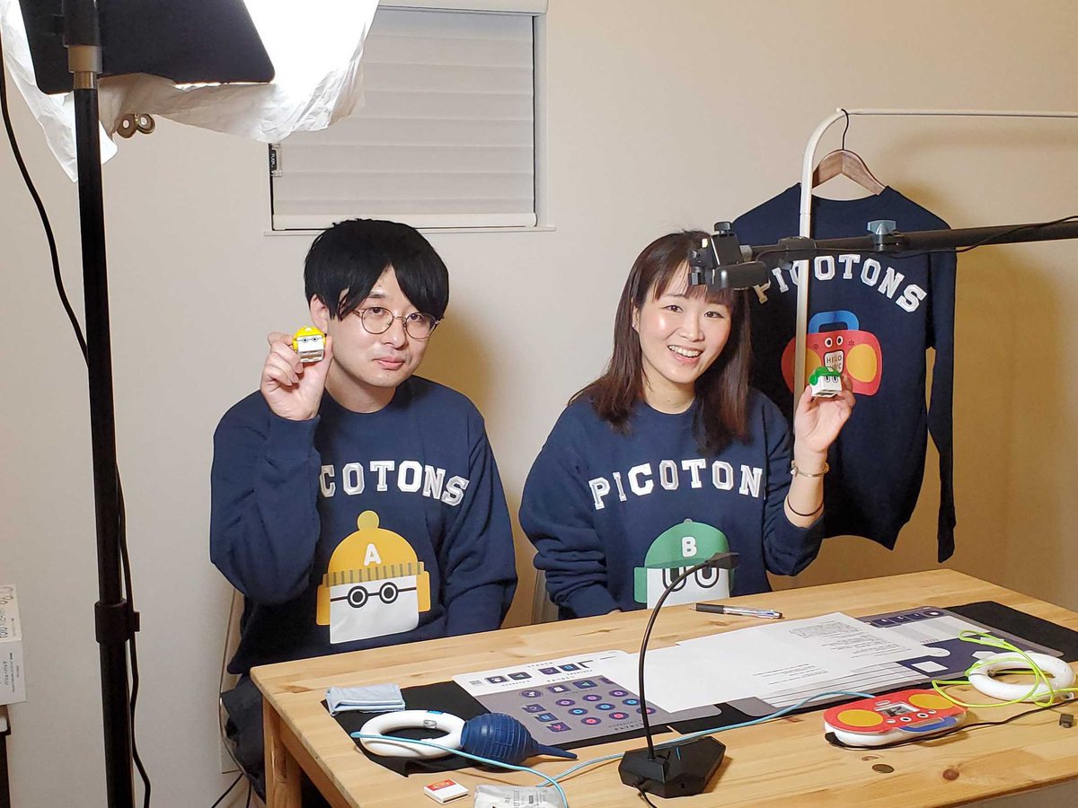 colors_un's tweet photo. 配信楽しかった〜！ありがとうございました！🎶
横田くんお手製(ほんとに手作り)のピコトンズトレーナーが超可愛い❣️
アーカイブも残っています。
https://t.co/ZCWS2qQIlJ
えんそうマットの操作、録音、書き出しまで体感いただけます。
#ピコトンズ #toio #SWCW2020 https://t.co/XB4nDL4VuO