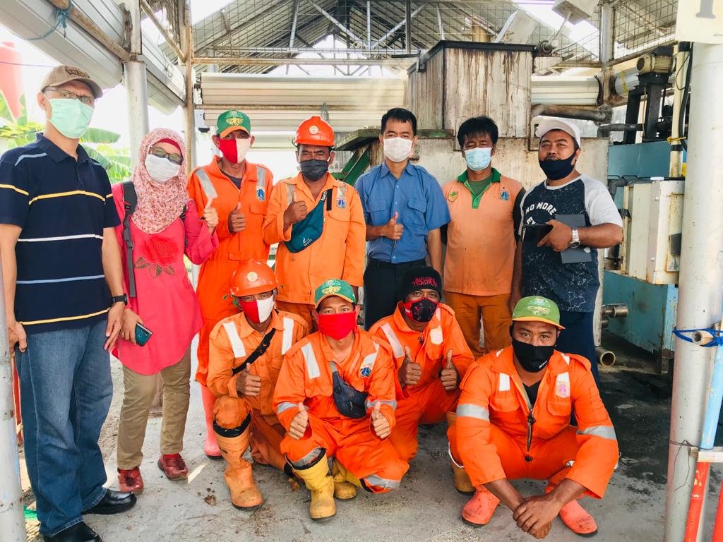 pusriskel's tweet photo. Pulau Harapan (19/11/20) Tim Analisis Kebijakan Kapal Pengumpul Sampah Dengan Koordinator @chandra_PLUTO  mengambil protokol operasi insinerator L-Box
#SahabatBahari #Kapal_IS #maritime #shipping #RisetTekla
@in_radiarta @brsdm_kp @brsdm_kp @sjariefwidjaja https://t.co/u5wyU5pBoi