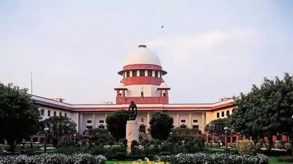 livemint's tweet photo. Supreme Court allows Uttarakhand government to demolish four illegal religious structures in Haridwar

(@bindra_japnam reports) 

https://t.co/EcneybaEoR https://t.co/QN1POkhocL