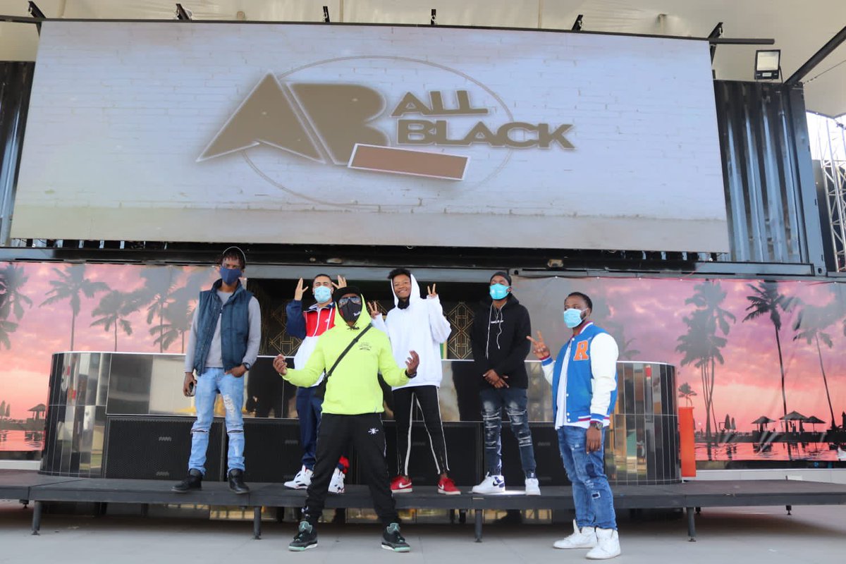 RocaPhresh's tweet photo. Did a young performance at the @AlBlackSessions not too long ago. Aired last night on @TraceChannel325 . Huge S/O to @DjSwitchSA for putting us on 🔑🙏🏾😤 #ResetEP is available on all streaming platforms 🔥🔥🔥

📸: @KopanoGonyane 

#Reset #ABS #AllBlackSessions #CPE #RocWeiler https://t.co/t2JcYtC3FI