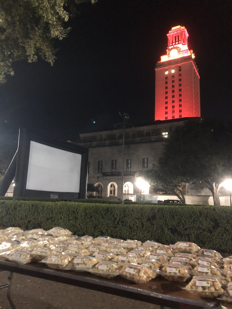 Name a better place to watch a movie... 
#Underthestars <a href="/uturha/">Longhorn URHA</a> <a href="/UTHousing/">UT Housing</a>