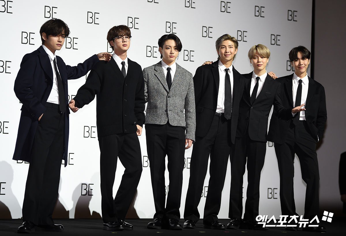 raniiiadm's tweet photo. disini antara senang dan sedihh
uuu gada suga :'( 😔💜 https://t.co/sNJJexlwMQ