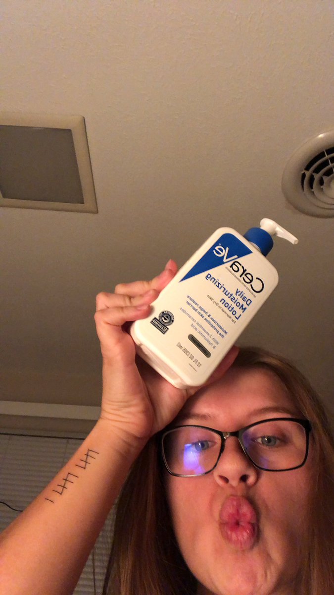 sam___i____am's tweet photo. @Nickwieland25 Ok so this face wash + this moisturizer = chefs kiss https://t.co/2JduE3LyTO