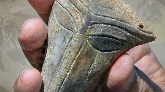 Sarah404BC's tweet photo. Unique late #Chalcolithic ceramic mask at #Provadia-Saltworks #Bulgaria
Anthropomorphic image of a triangular human face with stylized ears & two holes for possible suspension
https://t.co/jEeKFVdhXI https://t.co/TXZNb7VFW4