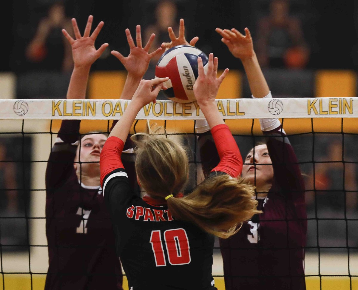 JFoch's tweet photo. 📷: .@MagnoliaVBALL sweeps .@PorterSpartans in bi-district playoffs, from .@JonPoorman. https://t.co/5S791FzCgh https://t.co/e182Gp3ZI7