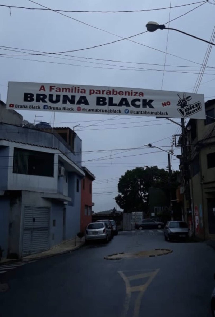 cantabrunablack's tweet photo. Aproveitando o comercial
Minha familia fez uma faixa sobre mim no @TheVoiceBrasil  e colocaram na rua !!! Hahaha eu adorei 

#TheVoiceBrasil  #teambruna #teamIza #thevoice https://t.co/gHwCmQxGs0