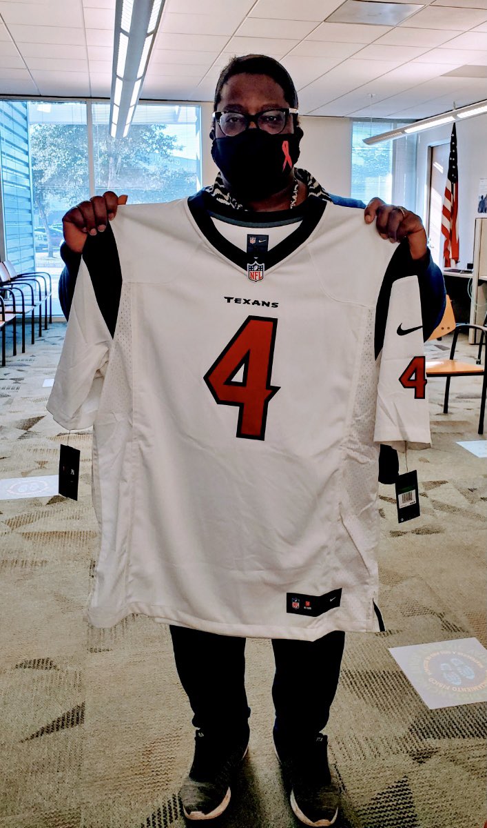 Ashford_Hisd's tweet photo. Way to go, @annbro09!! She was given a @deshaunwatson jersey for high student engagement! #GoTexans #AshfordEagles https://t.co/DlQiQzzDmz