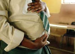 RadioCitizenFM's tweet photo. Dira : Inahofiwa kwamba huenda wasichana wengi katika kaunti ya Samburu ambao husomea katika shule za msingi na sekondari hawataripoti  shuleni mnamo Januari mwaka ujao kufuatia mimba na ndoa za mapema.
#Jambokenya https://t.co/A4NsVaRPd7
