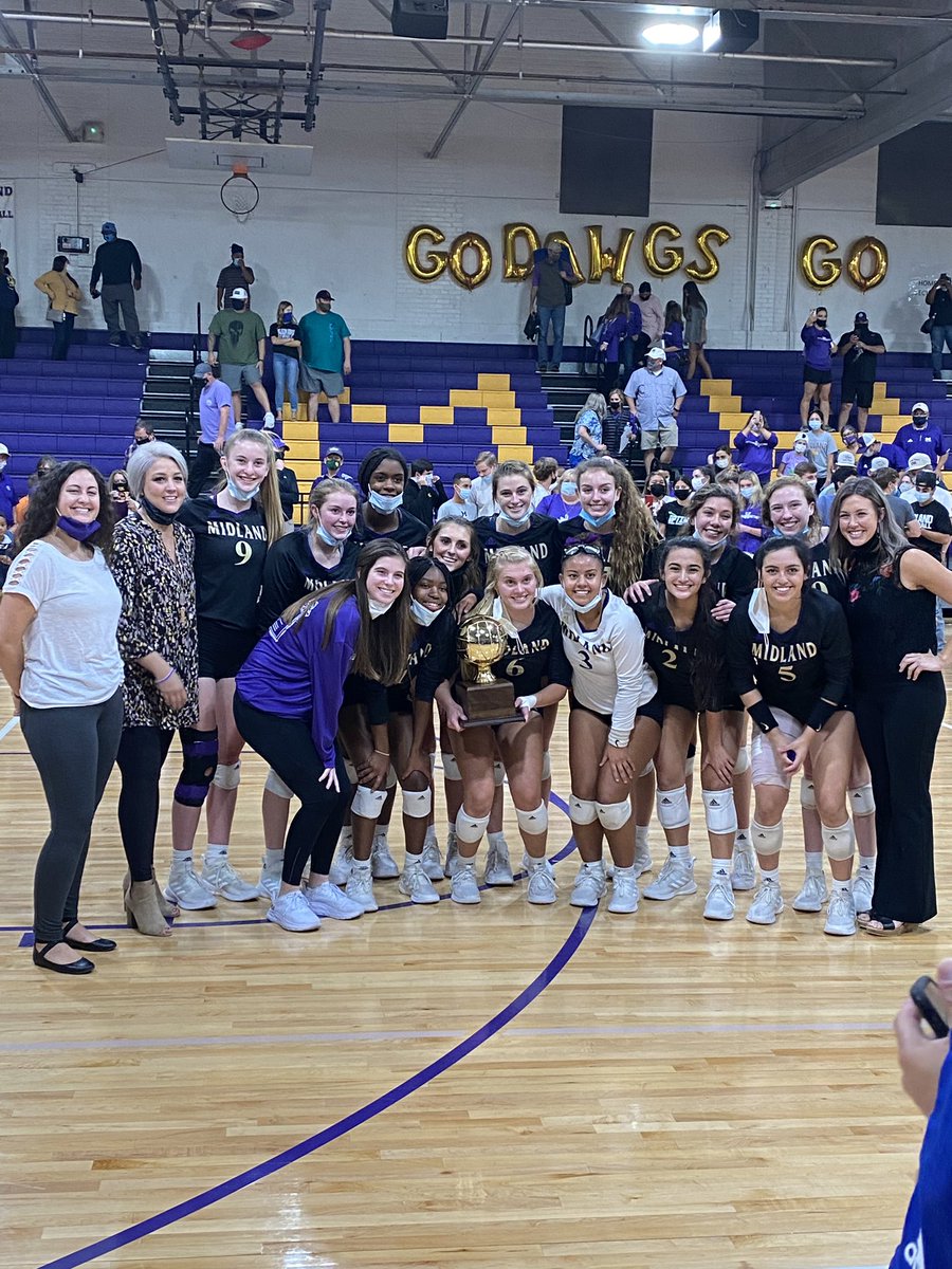 MidlandHighVB's tweet photo. Bi-District Champions! 🏆💜🏐🐶👏🏼 #StrongerTogether #Team>Me #TraditionNeverGraduates #Gold https://t.co/UKfvNmt4r4
