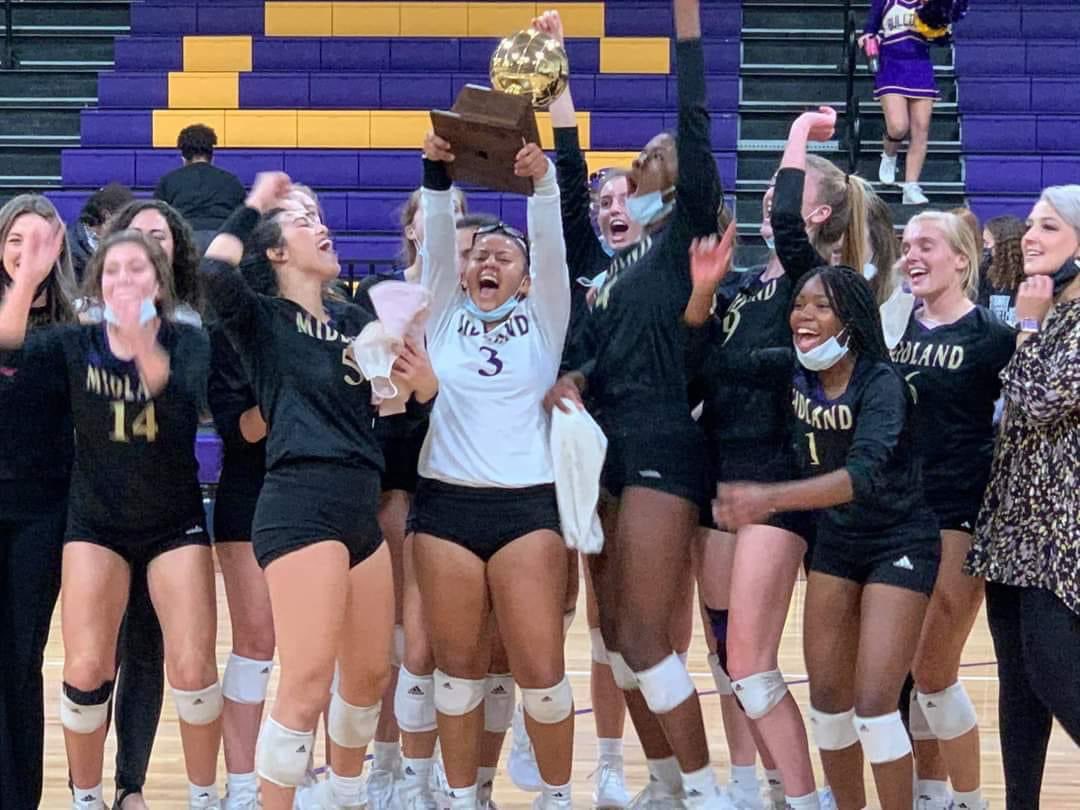 MidlandHighVB's tweet photo. Bi-District Champions! 🏆💜🏐🐶👏🏼 #StrongerTogether #Team>Me #TraditionNeverGraduates #Gold https://t.co/UKfvNmt4r4