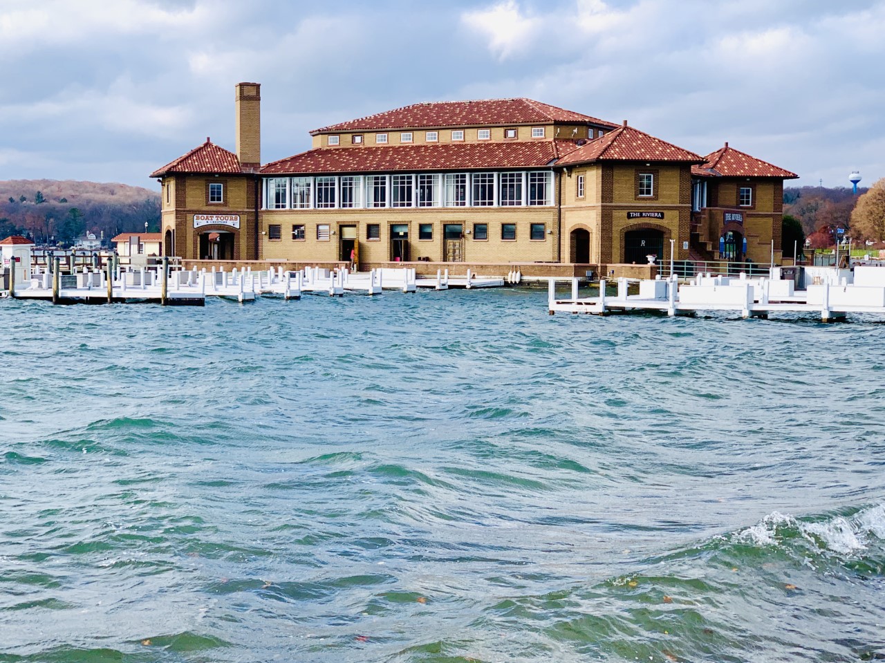 Buildings on the edge of Lake Geneva, housing luxury stores like Louis  Vuitton, Rue du Rhône, Geneva, Switzerland Stock Photo - Alamy