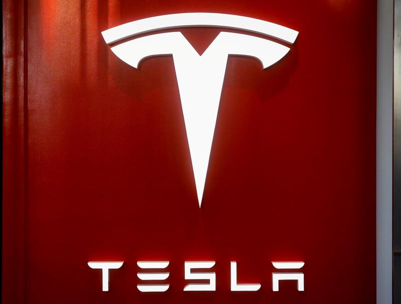 Reuters's tweet image. Tesla surge adds to dominance of S&amp;amp;P 500's biggest players reut.rs/35KDRyM