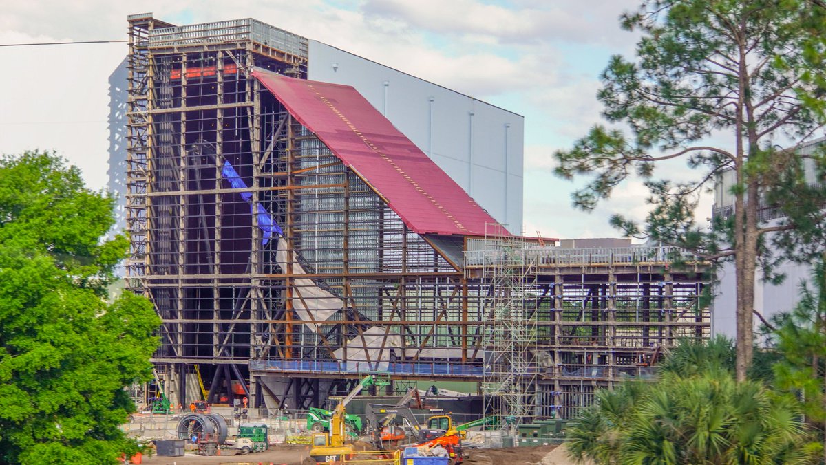 You can clearly see the arc of the turn as it heads down (or up) in this photo from Coaster Crazy. It lines up nicely with the shot of the interior.  https://www.coastercrazy.com/forums/guardians-of-the-galaxy-ride-coming-to-epcot-t37003-25.html