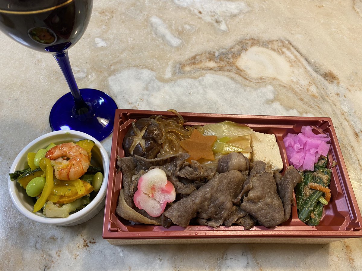 MaryHappiness9's tweet photo. Yesterday was Beaujolais Nouveau ban day 🍷 I had it with Mr. Ojima's sukiyaki lunch ❤️
昨日はボジョレーヌーヴォー解禁日🍷尾島さんのすき焼き弁当と共にいただきました❤️
#beaujolaisnouveau #banday #ojima #タロットカード #エノテカ #wine #タロット #tarot #fortunetelling #すき焼き弁当 https://t.co/pifO0b1n3t