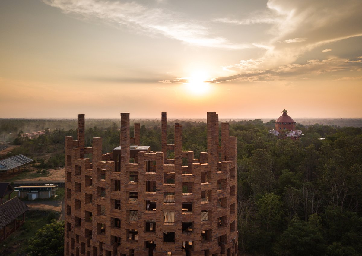 Parkluxurycondo's tweet photo. 🗼ARCHITECTURE: Brick Observation Tower – Elephant World หอชมช้าง ณ Elephant World แลนด์มาร์คใหม่ของสุรินทร์
Architect: Bangkok Project Studio
Photos: Spaceshift Studio
Cr. Poppaganda
#ParkLuxury #ElephantWorld #LandMark #Tower #Brick #เที่ยวไทย https://t.co/fjxjb17KWS
