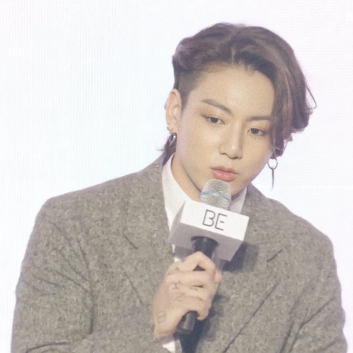 cookiepiee_'s tweet photo. Apakah cuma aku yg meleleh liat jungkook begini? 😭😭 dia ada mulletnya pulaa

Kalian apa kabar? 😭😭😭 https://t.co/9wR3bgQ5Qb