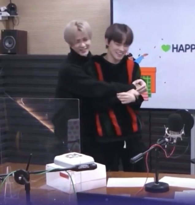 littlekuns's tweet photo. 🐬🐻 https://t.co/8wFqRexvNE