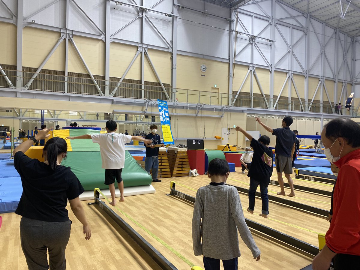 jspo_slack's tweet photo. 上越市のジムリーナで10月6日から11月19日まで行われていましたスラックライン教室ですが最終日に4人の初級検定合格者が出ました。 https://t.co/2xW0hUylcu