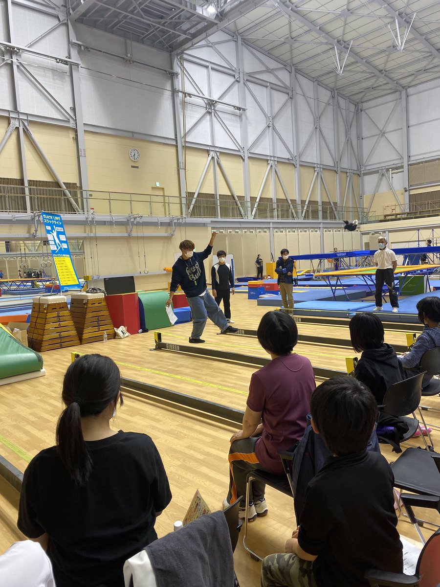 jspo_slack's tweet photo. 上越市のジムリーナで10月6日から11月19日まで行われていましたスラックライン教室ですが最終日に4人の初級検定合格者が出ました。 https://t.co/2xW0hUylcu