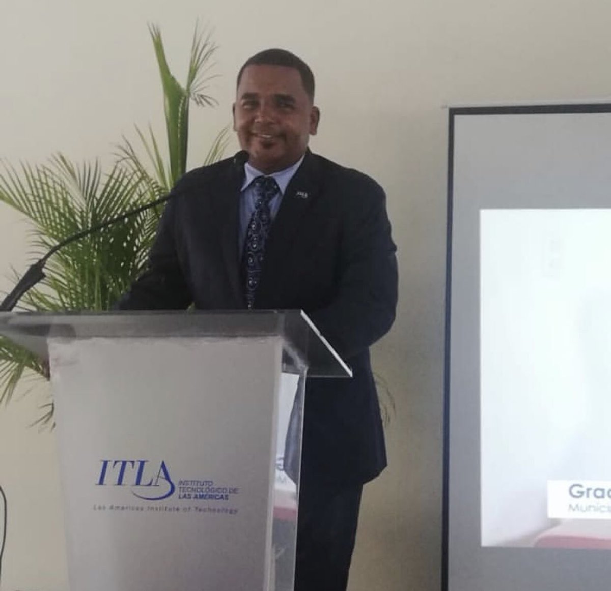 AnyaraSolano3's tweet photo. ¿Quieres saber más datos del comunicador Adan Lesther?

Te invito a leer la entrevista y conocerás a fondo sus inicios en la comunicación. #prensaSept #Entrevista #comunicación más información en: https://t.co/At1bJXY4Zn https://t.co/ySEr3Xj00Z