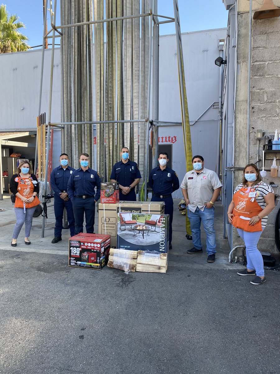 anaruelas91's tweet photo. Wilshire team got to deliver a #OperationSurprise! During all the California fires, a lot of their equipment got damaged and needed a few repairs. We got to give our firefighters a welding machine along with a few other items for their firehouse. #givingback #FS11 https://t.co/F89Swl0tM0
