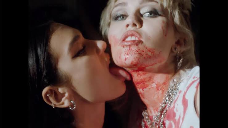 Prisoner Miley Cyrus y Dua Lipa atacadas por su video