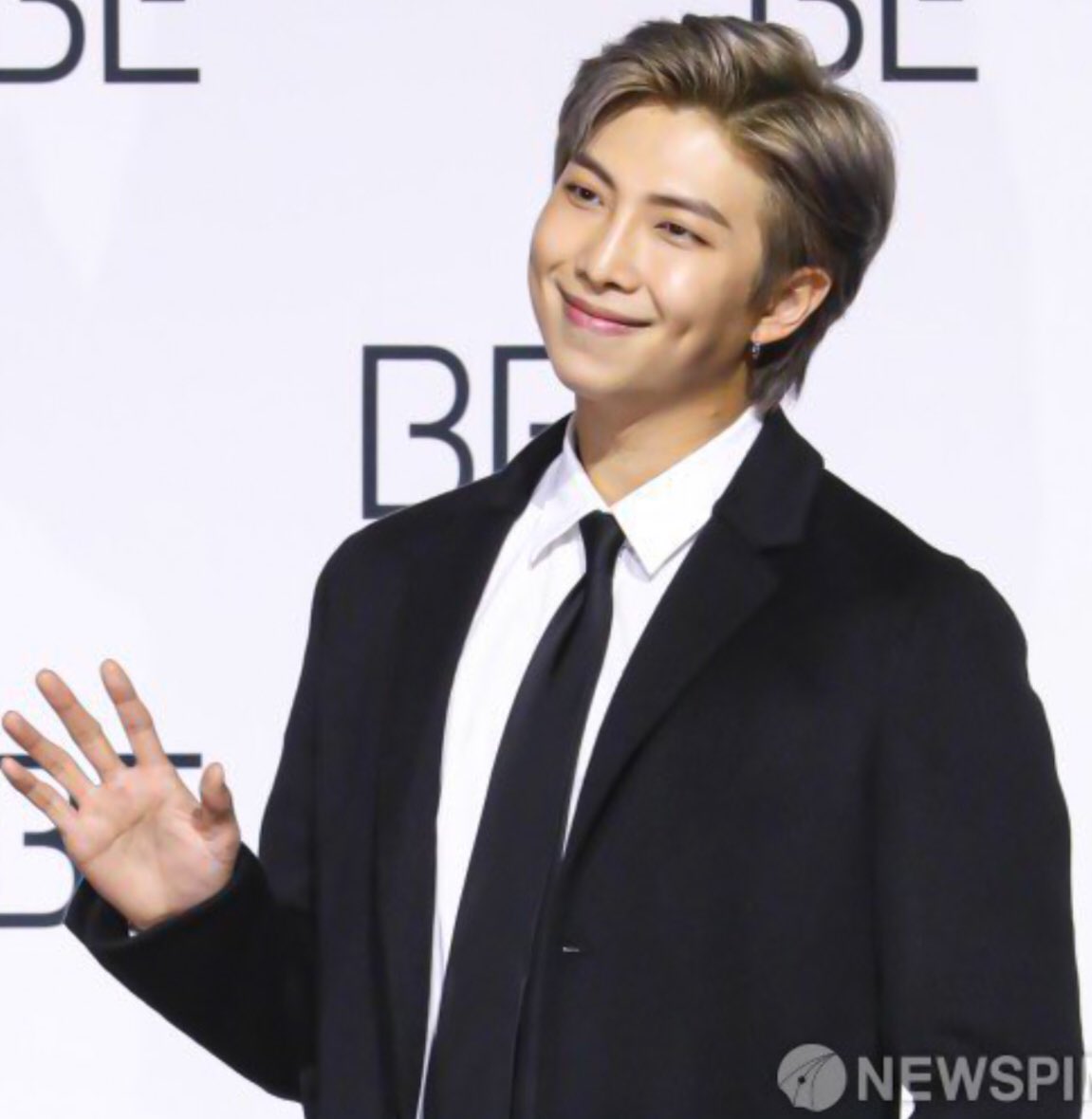RM__INDIAclosed's tweet photo. BE Press Con #RM Cuts
#BEPressConference
#RM #BTS_BE @BTS_twt https://t.co/si8kDmFKEO