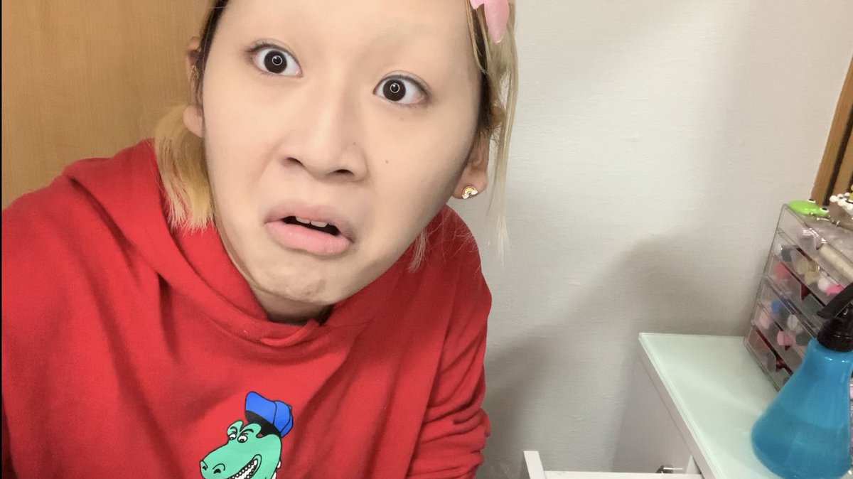 ギルトガイ少女 よだれ 閲覧注意 皮膚科に行きました 3ヶ月前からストレスで肌荒れが酷くなりました 皮膚科 では詳しく見てくれなくて とりあえず飲み薬と塗り薬を出すから1週間後にまた来てね って感じの対応でした でも有名な薬なので