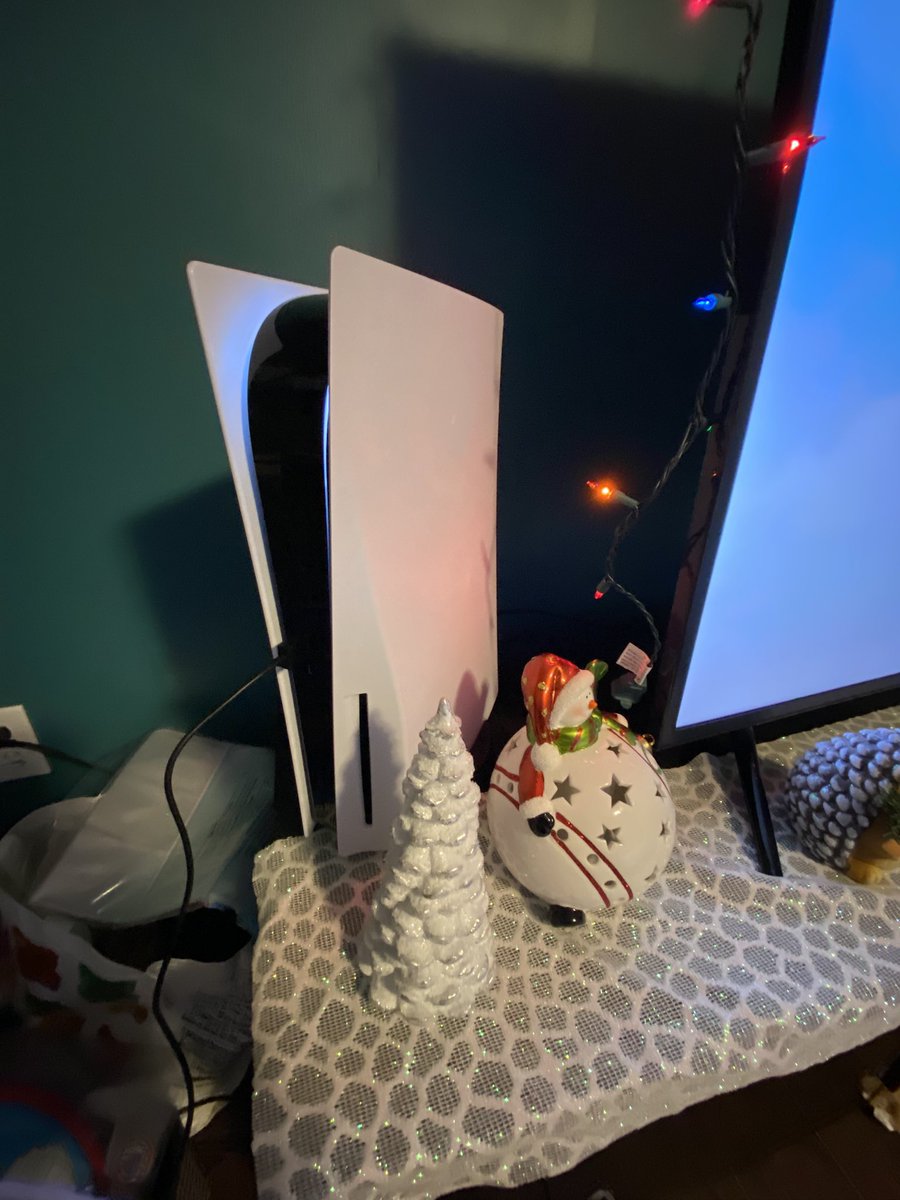 SugarSuiteDev's tweet photo. Hello PS5! Managed to get a preorder that finally arrived ! Thankfully even with the broken shipping box everything works great. #ps5 https://t.co/7wO1evxU4k