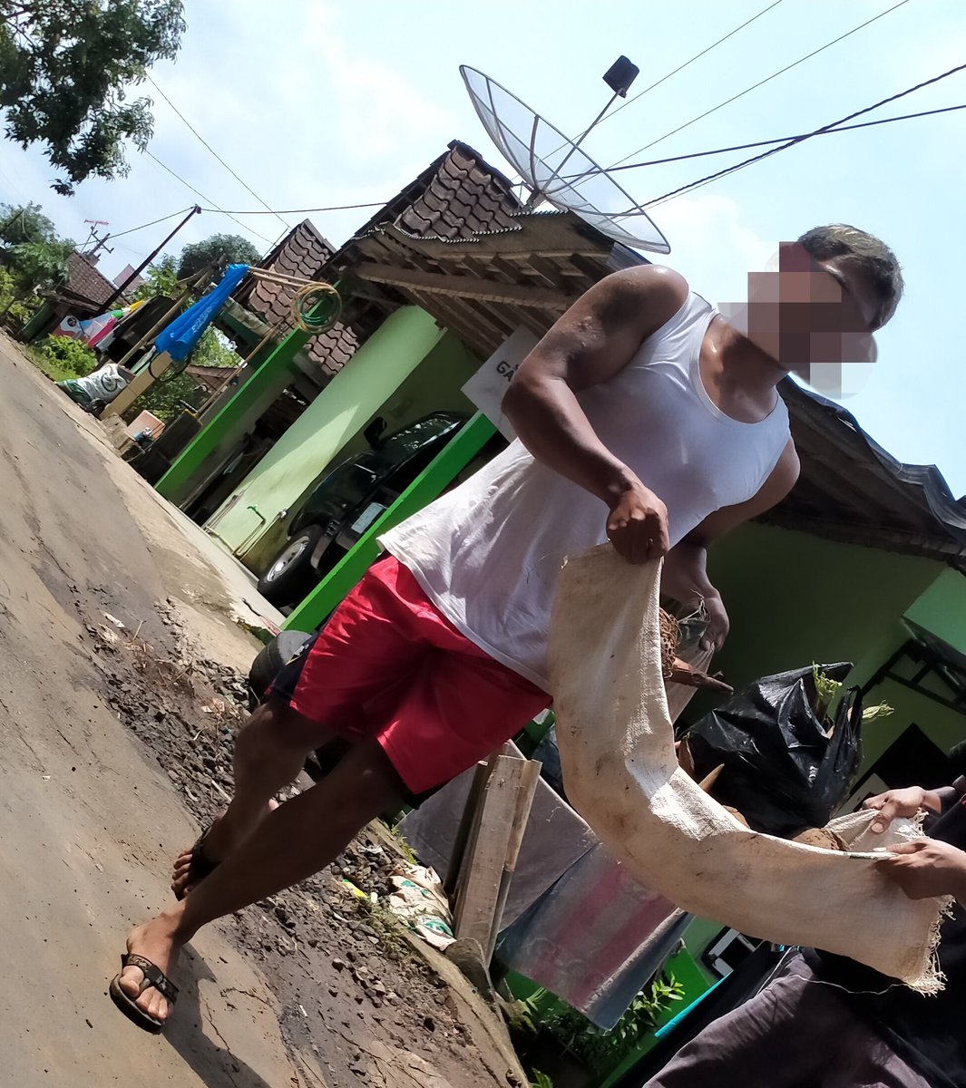 Dwi79883047's tweet photo. Gempal gempal gede, wkwkwk
#gaymagelang #magelanggay #gayjogja #jogjagay #gayindo #gayhot #kontol #ngentot #stright #kenthu #ngewe https://t.co/YPd8QWdsPe