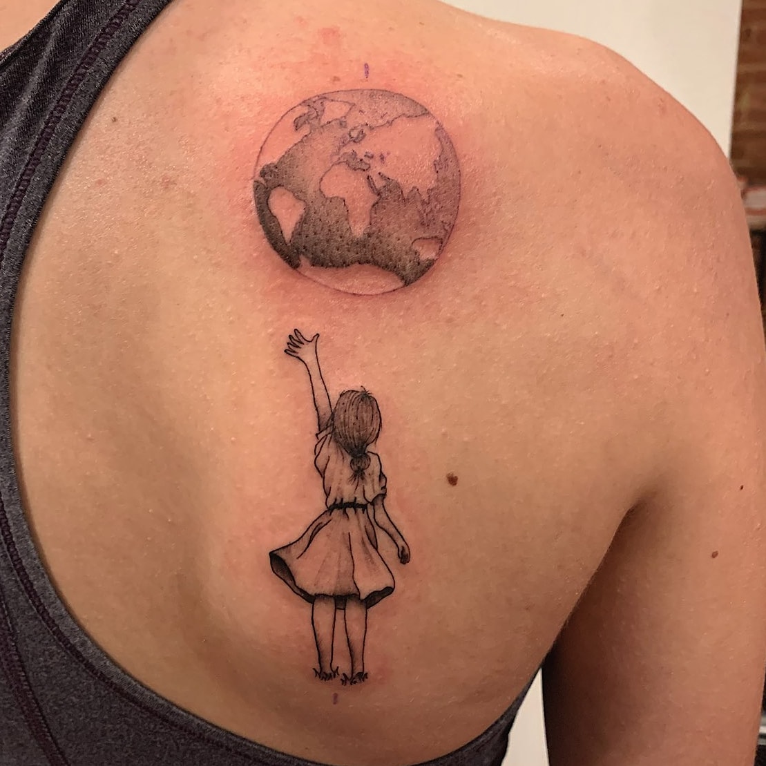 Hyenatattoos's tweet photo. Reaching for the moon by @dolphintattoos 
#linework #lineworkandshading #blackworktattoo #blackandgray #blackandgraytattoo #hyenatattoos https://t.co/AnCawhnKD3