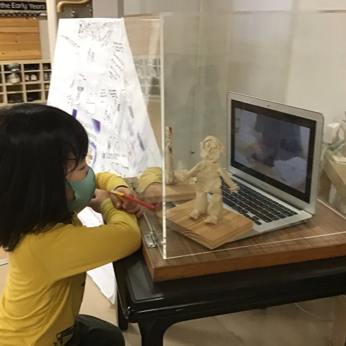 YIS_ELC's tweet photo. When setting up the environment to provoke curiosity and wonder, we love indirect, non-verbal provocations that students discover independently. Today, process videos of clay sculptures displayed in a transparent box inspired clay exploration and creation. #YISlearning #pyp https://t.co/58WpVchObP