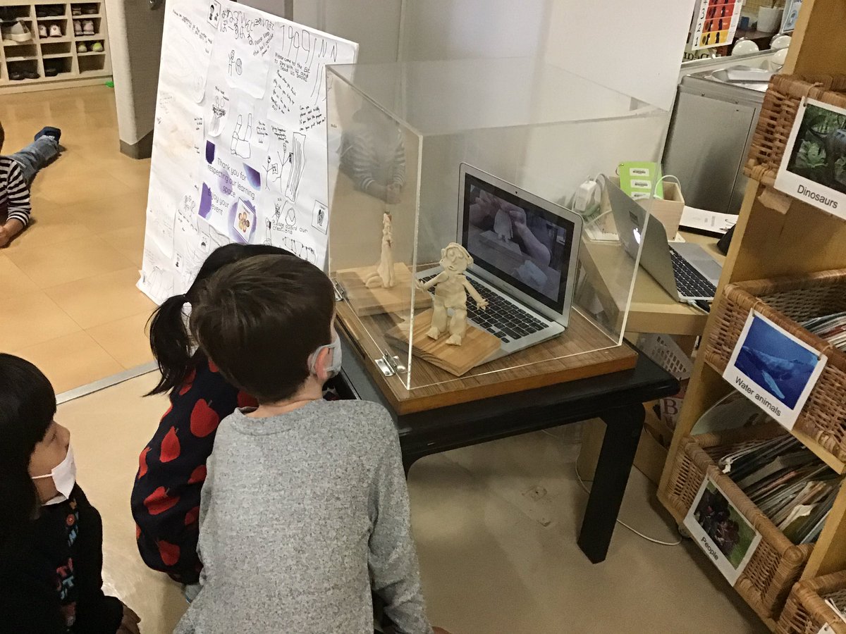 YIS_ELC's tweet photo. When setting up the environment to provoke curiosity and wonder, we love indirect, non-verbal provocations that students discover independently. Today, process videos of clay sculptures displayed in a transparent box inspired clay exploration and creation. #YISlearning #pyp https://t.co/58WpVchObP
